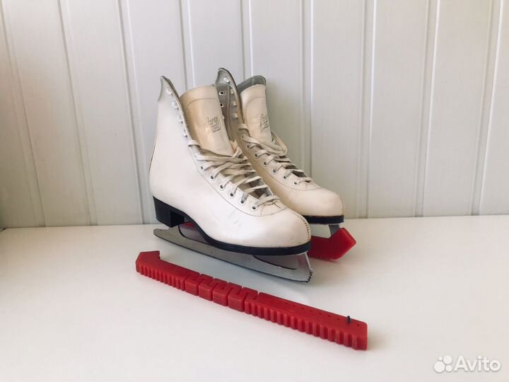 Коньки фигурные женские