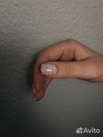 Маникюр с покрытием гель-лаком