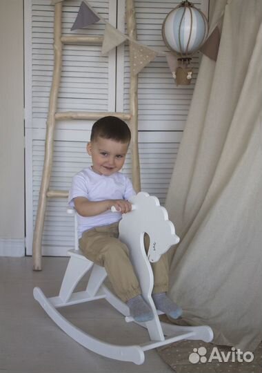 Детская деревянная лошадка качалка