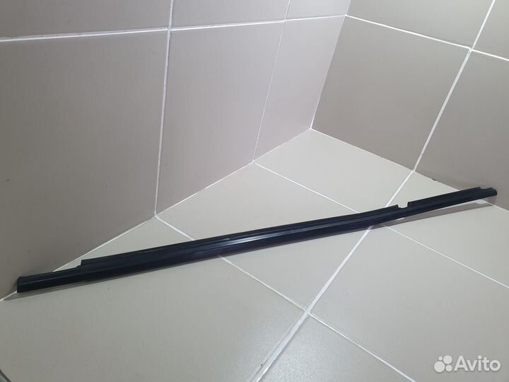 Накладка стекла заднего левого Lexus Rx 1 Rx300