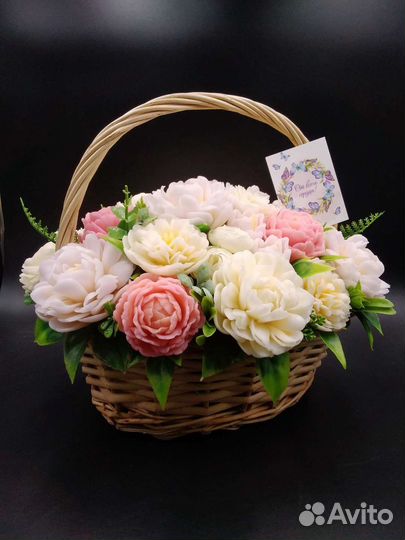 Букет в корзине с цветами из мыла
