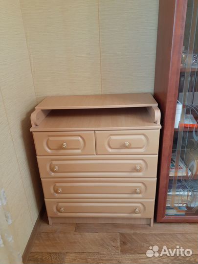 Детская кроватка и пеленальный комод