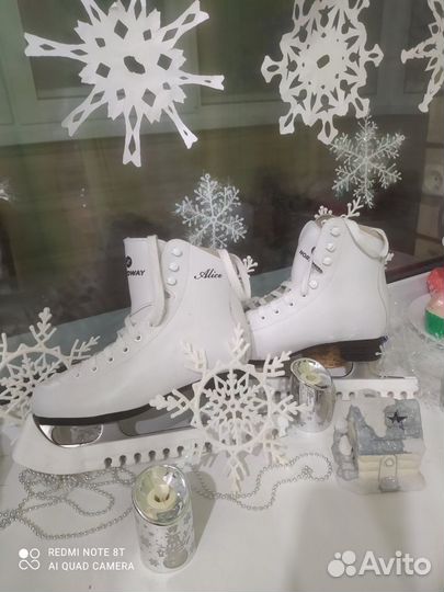 Продам фигурные коньки размер 33