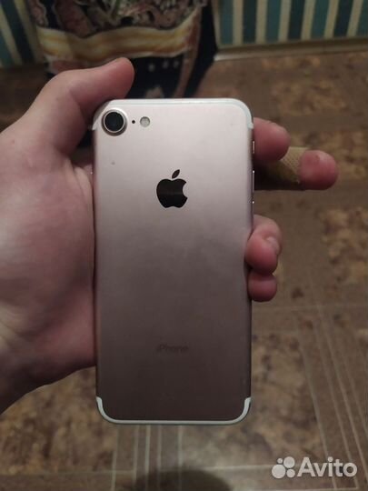 Телефон iPhone 7