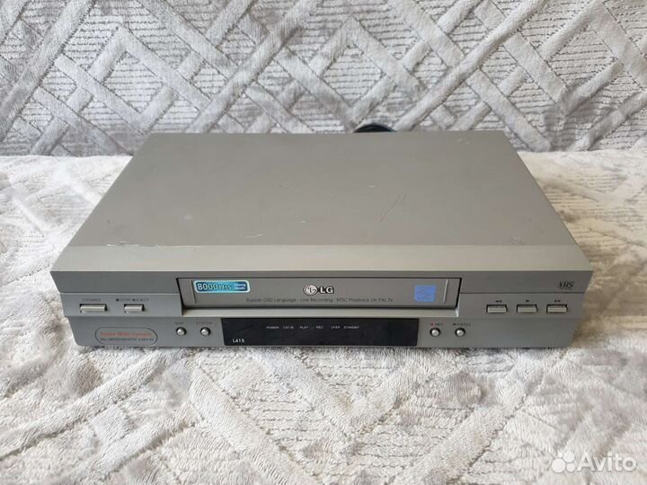 Видеомагнитофон LG с пультом