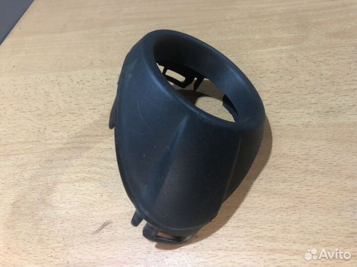 Рамка противотуманной фары левой Ford Focus III (2