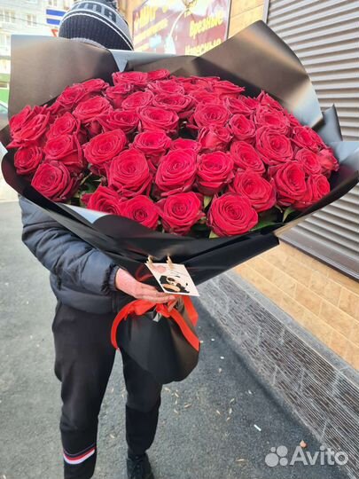 Букет высоких красных роз 90 см эквадор