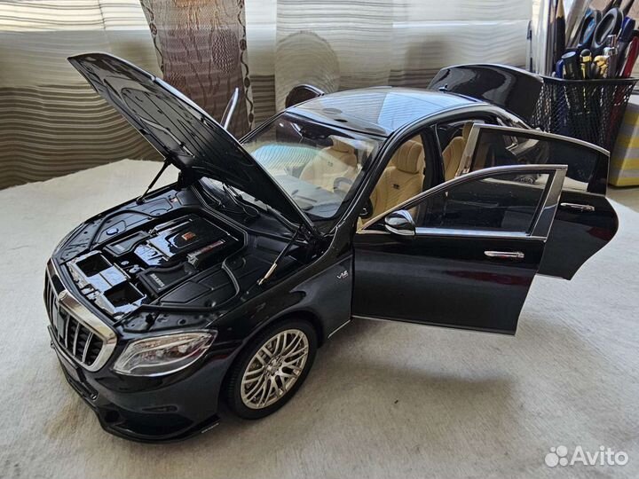 Mercedes-Maybach S-class Brabus 1:18 Almost Real