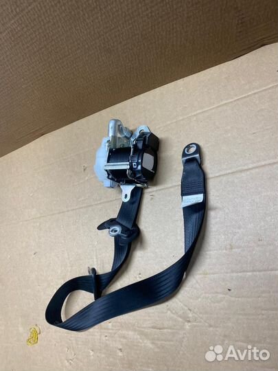 Передний правый ремень безопасности LC 200