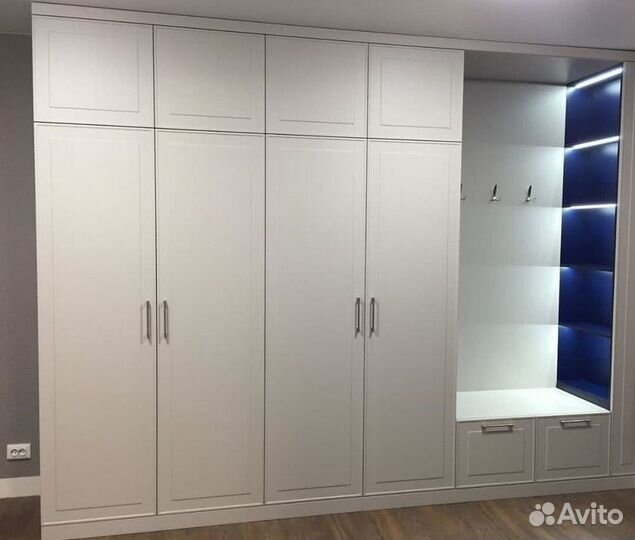 Белый шкаф