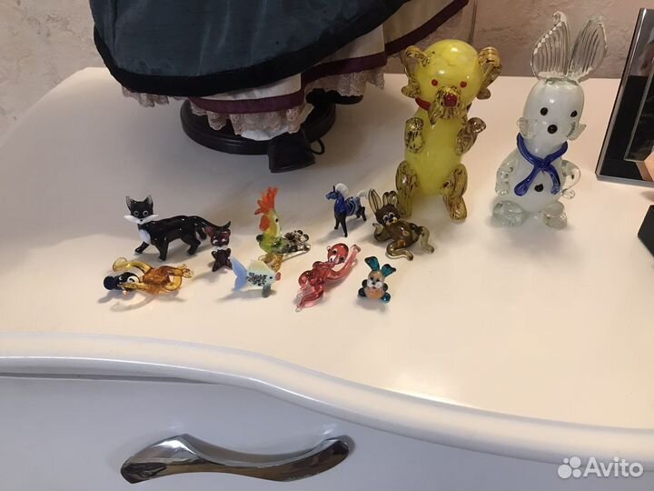 Фигурки из цветного стекла