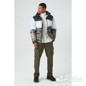 Пуховик с горным пейзажем Forever 21, черный