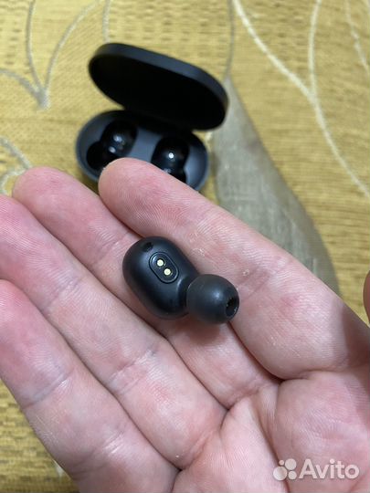 Xiaomi redmi airdots, левый наушник и кейс