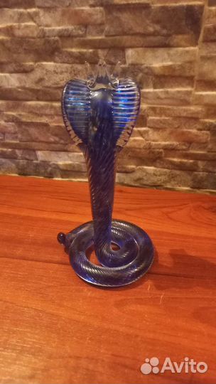 Кобра Змея, Цветное стекло