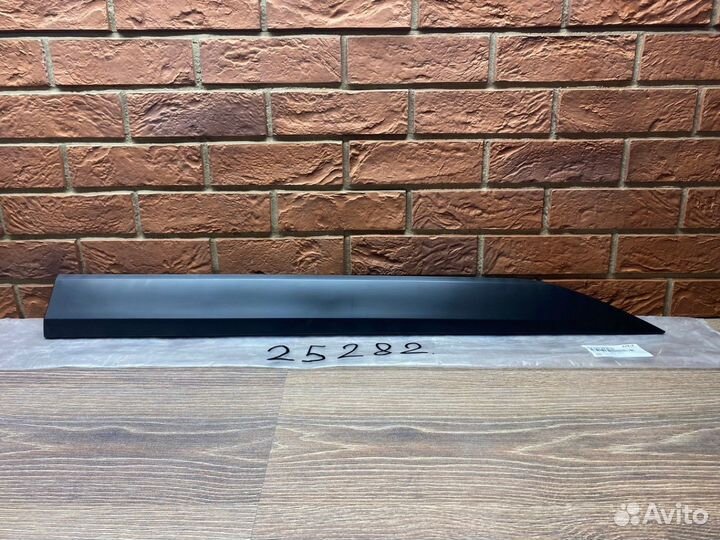 Накладка двери передней правой Kia Seltos 2019+