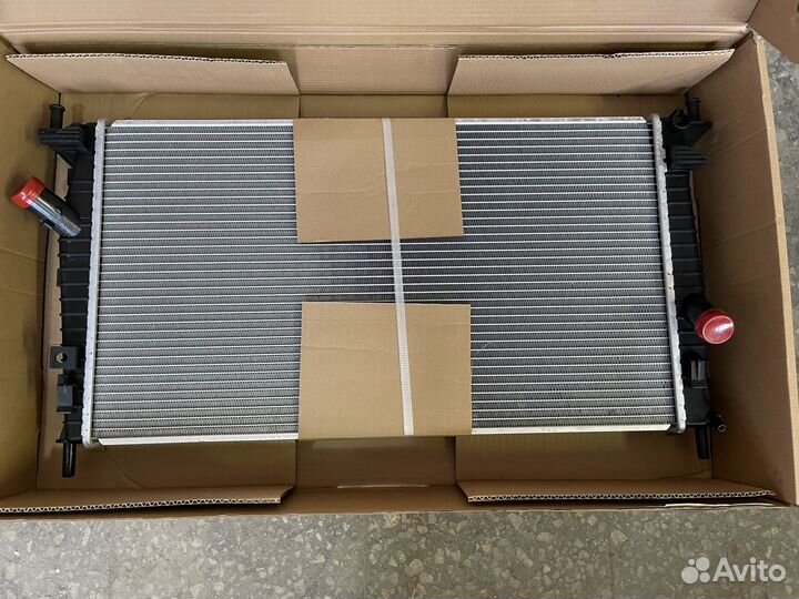 Радиатор ford focus/C-Max/Mazda 3/Volvo C30-70 S40