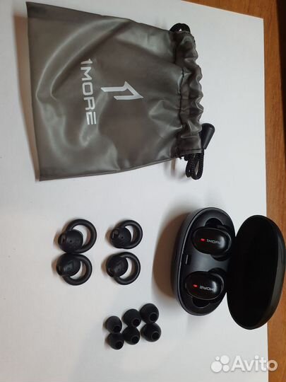 Беспроводные наушники 1More