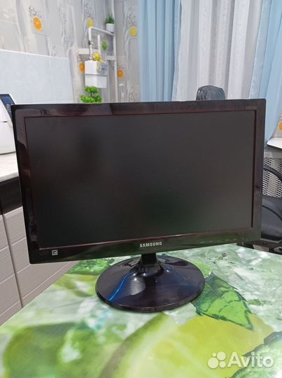 Монитор Samsung S20D300H