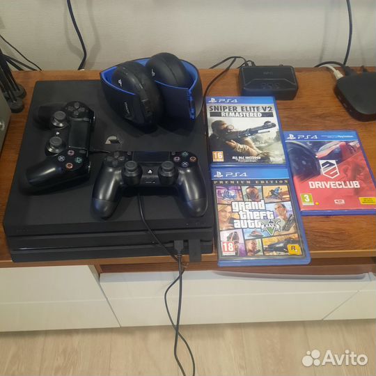 Sony playstation 4 PS4 pro 1tb с играми