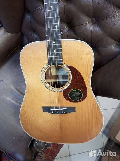 Гитара из состаренного массива фирмы Cort