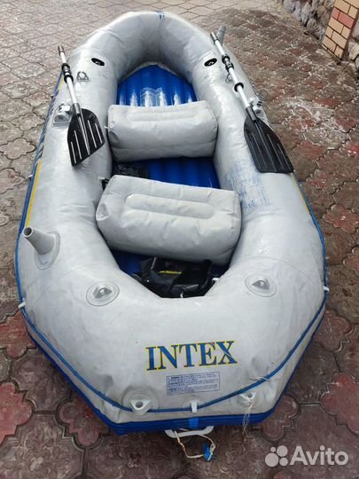 Надувная лодка Intex