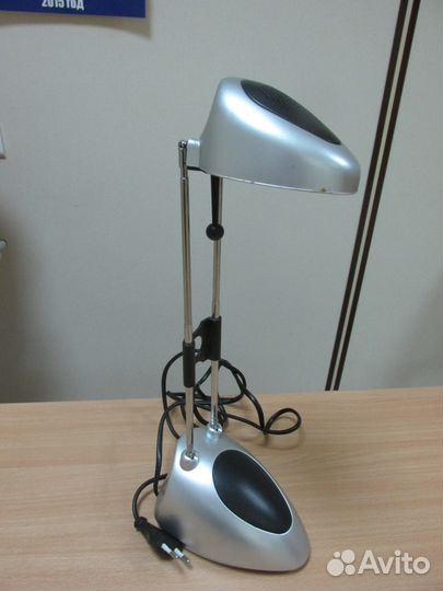 Продаю настольный светильник с галогеновой лампой