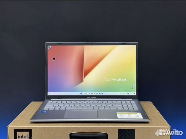 Asus VivoBook 15.6 IPS 8 ядер 8G озу SSD256g