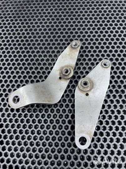 Крепление двигателя Honda CRF 450R 2002-2004