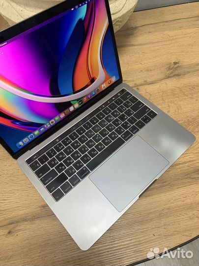 MacBook Pro 13 2017 i5 8gb 256gb touch bar