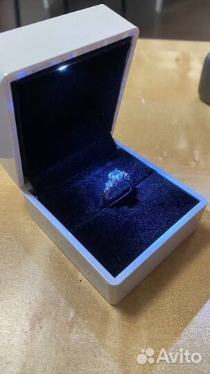 Кольцо из белого золота