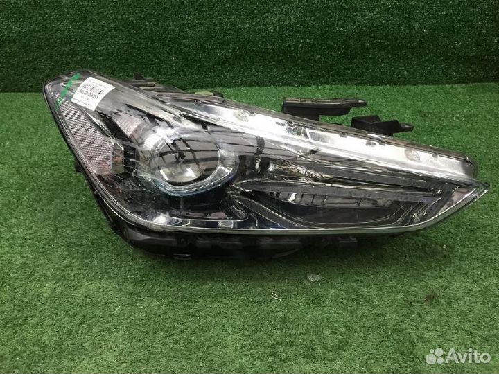 Фара правая Genesis G70