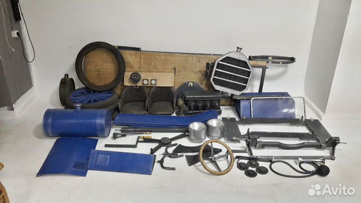 Модель - ретро автомобиль