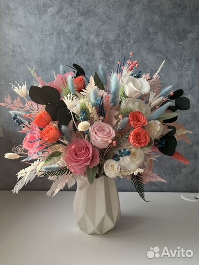 Цветочная композиция в вазе