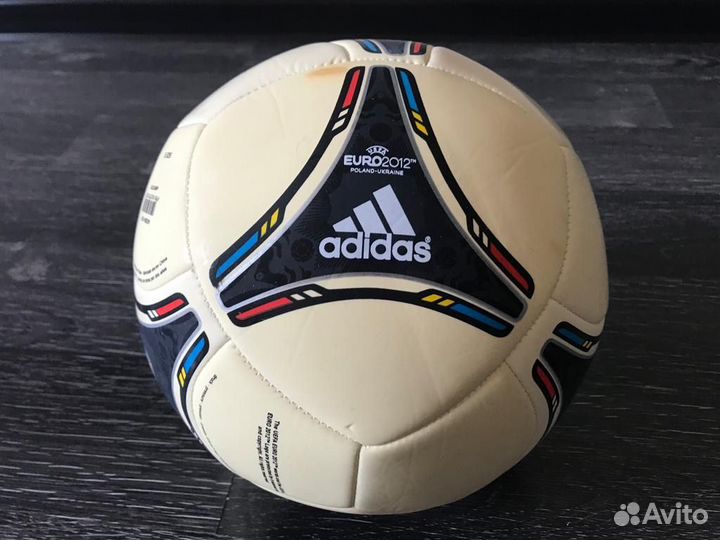 2 футбольных мяча (Nike, Adidas)