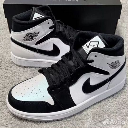 Кроссовки Jordan 1 High Black and White