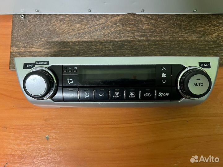Блок упр климатом Toyota Prado 150 84010-60E70-C0