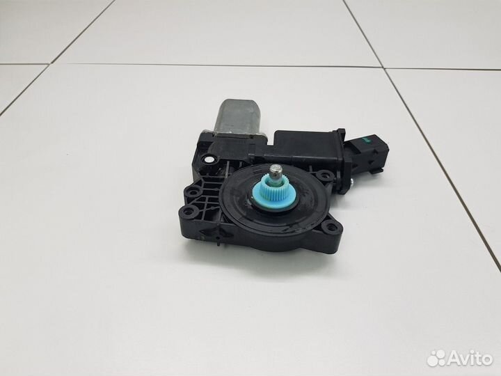 Моторчик стеклоподъемника задний правый