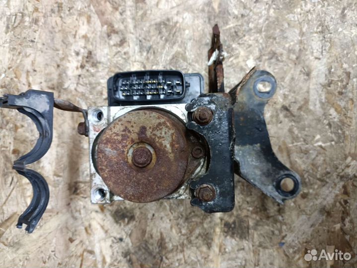 Блок ABS Toyota Vitz SCP10 2003