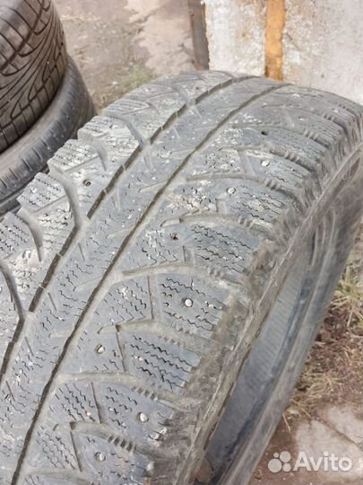 Bridgestone Ice Cruiser 7000S 215/65 R16