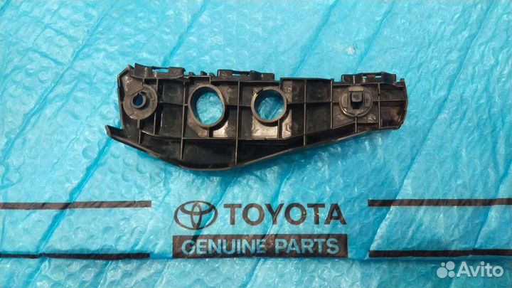 Кронштейн переднего бампера Королла 150 07-09 R