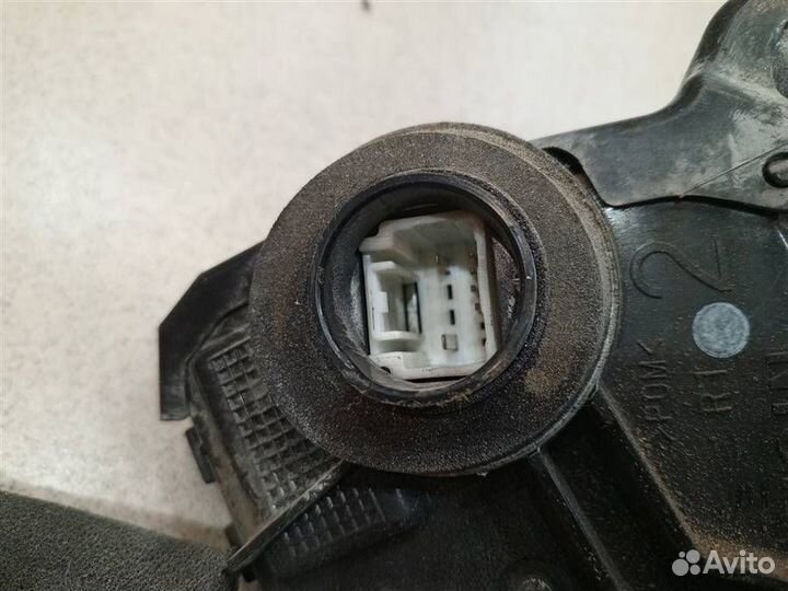 Замок двери передней правой Toyota Camry XV40 200