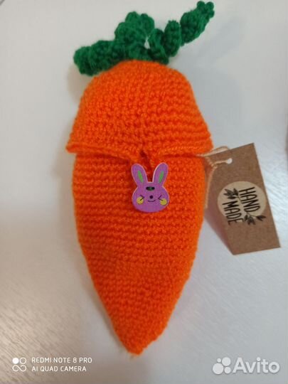 Вязаный зайка в морковке. Амигуруми