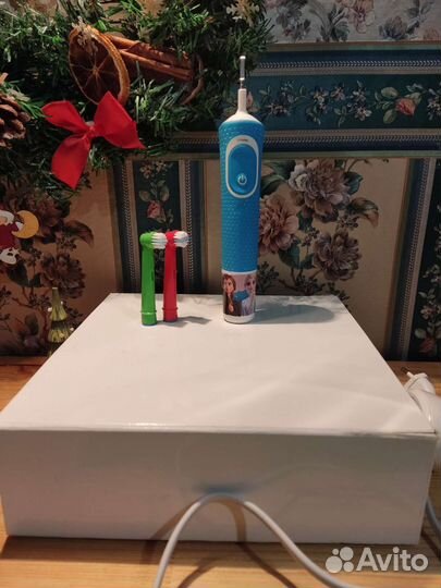 Электрическая зубная щетка детская Oral-B