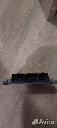 Эбу (блок управления)двигателем Subaru forester sj