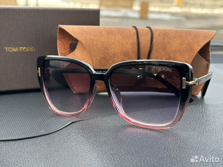 Солнечные очки Tom Ford