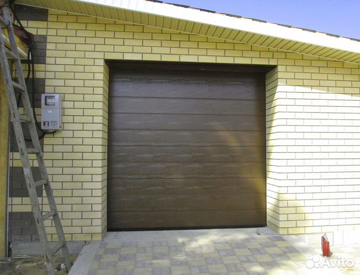 Секционные ворота со склада