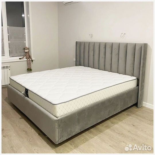 Белая кровать