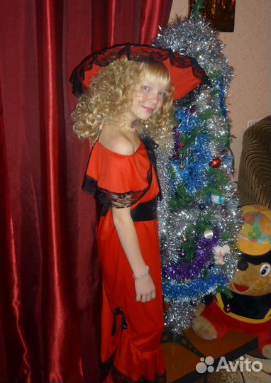 Нарядные,новогодние платья на 9-11лет