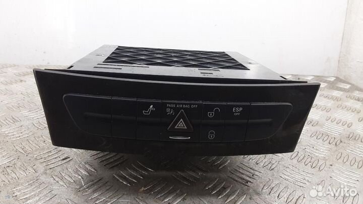 Кнопка аварийной сигнализации Mercedes-Benz CLS-Cl