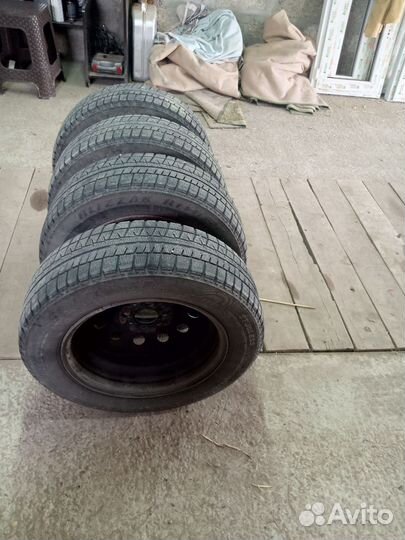 Bridgestone Blizzak Revo GZ 17.5/65 R14